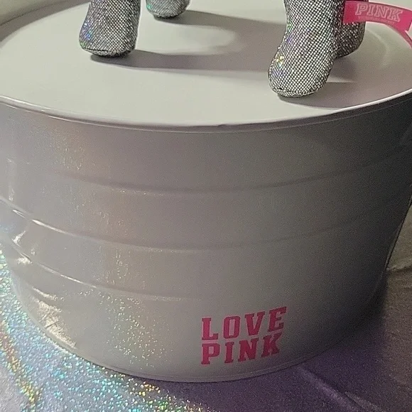 RARE Htf VS Pink Metal Bin Tote Tub Display/ Prop - Picture 3 of 12